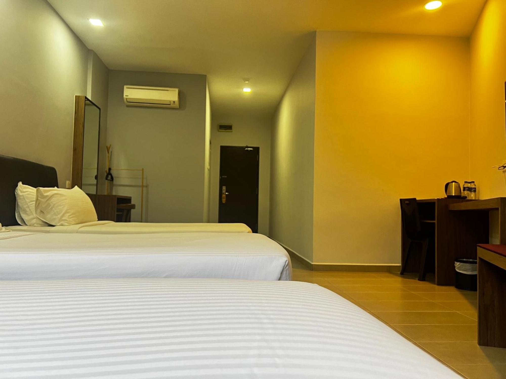SiN LiEN HOTEL Kluang Extérieur photo